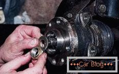 how to start the replacement of the front hub bearing